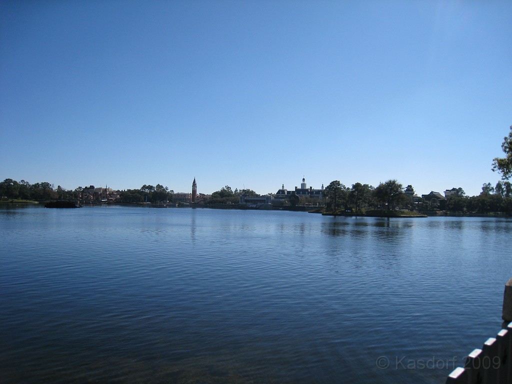 Disney 2010 D3 0620.jpg - January 9-11, 2010 Disney World Florida. Monday, up and ready to roll, took shuttle to Epcot. Caught a couple shows and took a lot of pictures. Finally had to call it a day to get to our plane to go home.
